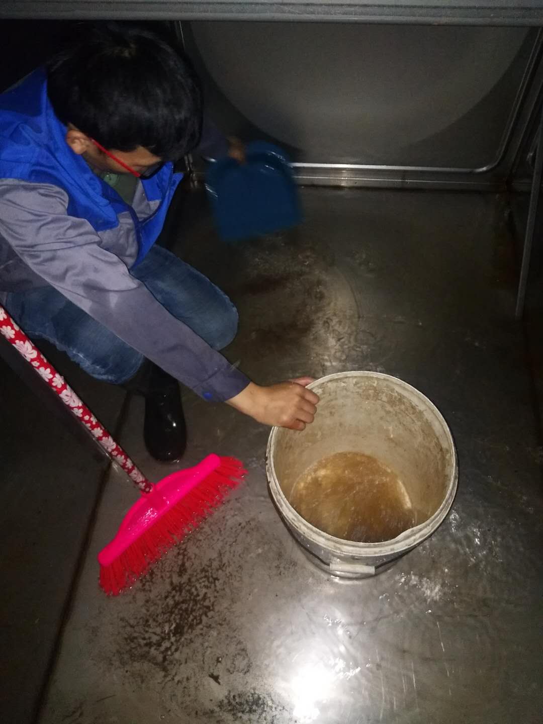 徐汇东湖物业小区水箱清洗